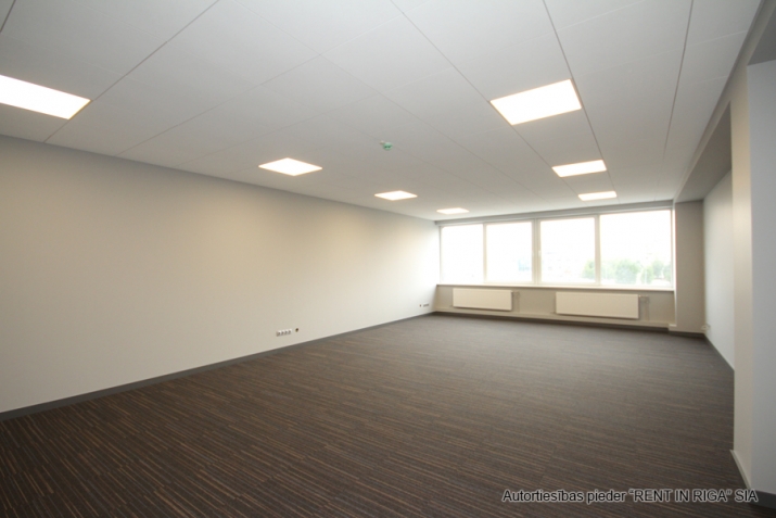 Sludinājumi. Jelgavas mašīnbūves rūpnīcā, Barona ielā 40 piedāvājam nomāt kvalitatīvas biroja telpas 2. stāvā. Cena: 171 EUR/mēn Foto #1
