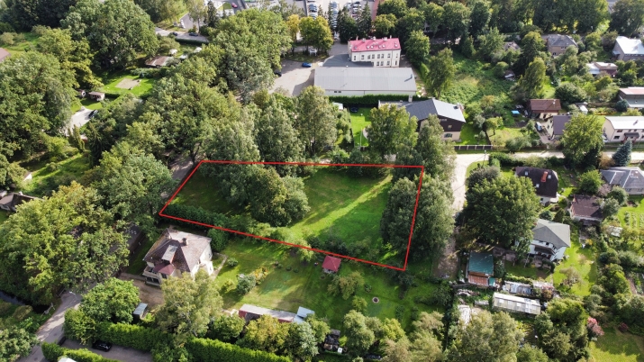 Sludinājumi. Zemes gabals zaļā un klusā vietā Šampēterī - Astras un Plēsuma ielu stūrī. Apkārtnē privātmāju Cena: 180000 EUR Foto #3