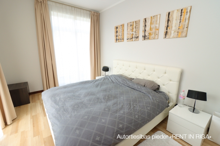 Sludinājumi. Tiek izīrēts mājīgs un gaišs,  tikko pēc remonta dzīvoklis kluba mājā Jurmala Palace. 1 pazemes Cena: 1400 EUR/mēn Foto #4