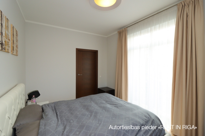 Sludinājumi. Tiek izīrēts mājīgs un gaišs,  tikko pēc remonta dzīvoklis kluba mājā Jurmala Palace. 1 pazemes Cena: 1400 EUR/mēn Foto #5