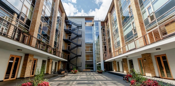 Sludinājumi. Tiek  pārdots pilnībā aprīkots un labiekārtots divistabu dzīvoklis ar visām ērtībām: iebūvēti Cena: 170000 EUR Foto #2