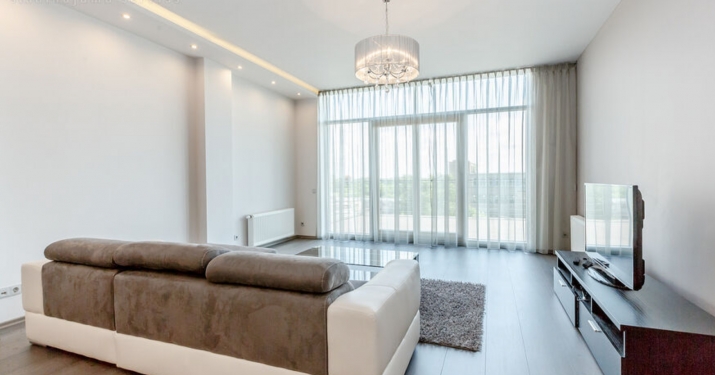 Sludinājumi. Tiek  pārdots pilnībā aprīkots un labiekārtots divistabu dzīvoklis ar visām ērtībām: iebūvēti Cena: 170000 EUR Foto #3