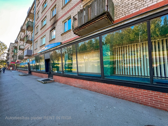 Sludinājumi. Kafejnīcas telpas Latgales ielā 250 k-3, netālu no Ķengaraga tirgus. Saskaņota izmantošanas veida Cena: 155000 EUR Foto #1