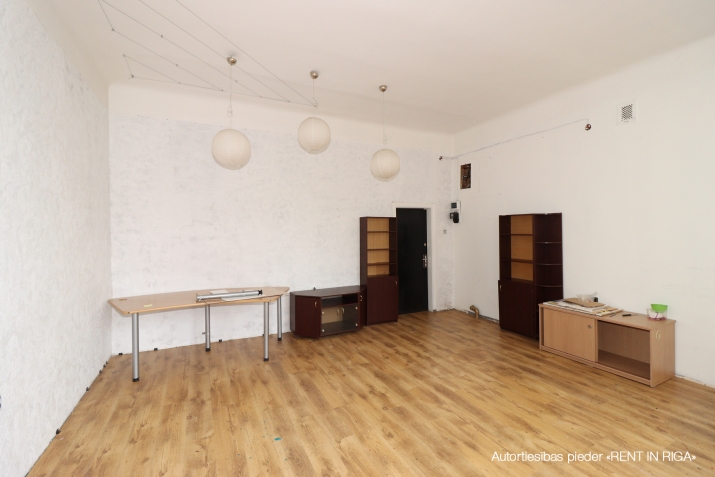 Объявление. Аренда помещений в здании Латвийского союза художников  Сдаются помещения в престижном и культурно Цена: 175 EUR/мес. Foto #2