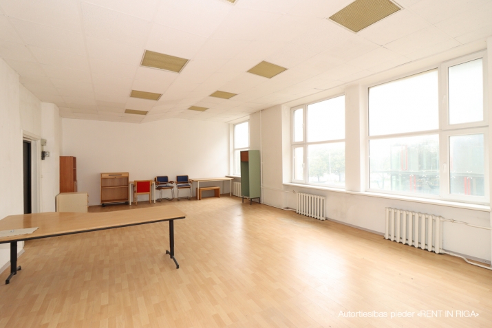 Sludinājumi. Telpas īrei Latvijas Mākslinieku savienības ēkā  Tiek iznomātas telpas prestižā un kultūrvēsturiski Cena: 224 EUR/mēn Foto #2