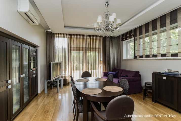 Sludinājumi. Tiek pārdots plašs īpašums Jūrmalā, jūras pusē.  Īpašums sastāv no diviem dzīvokļiem, kas ir Cena: 500000 EUR Foto #3