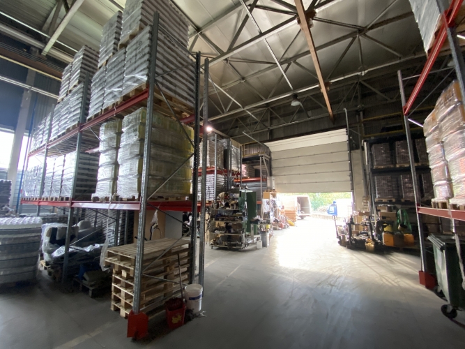 Sludinājumi. Apkurināmas noliktavas telpas Uriekstes ielā. Pieejamas no 12.2025.  + 1. stāvs; + Platība sastāv  Cena: 4520 EUR/mēn Foto #3