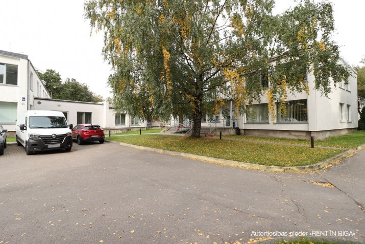 Sludinājumi. Administratīva divstāvu ēkā Purvciemā.  Kopējā ēkas platība 2024,3 m2. Kopējā iznomājamā platība Cena: 1.6e+06 EUR Foto #2