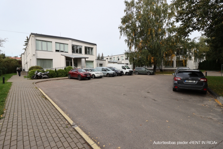 Sludinājumi. Administratīva divstāvu ēkā Purvciemā.  Kopējā ēkas platība 2024,3 m2. Kopējā iznomājamā platība Cena: 1.6e+06 EUR Foto #4