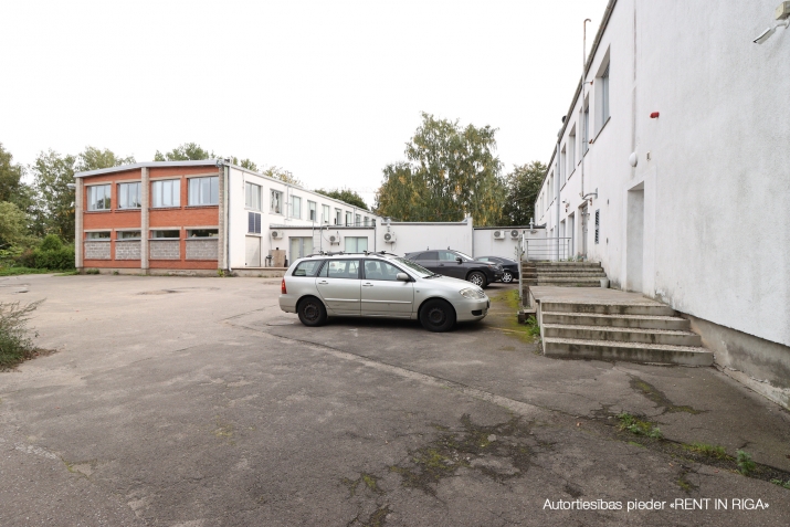 Sludinājumi. Administratīva divstāvu ēkā Purvciemā.  Kopējā ēkas platība 2024,3 m2. Kopējā iznomājamā platība Cena: 1.6e+06 EUR Foto #5