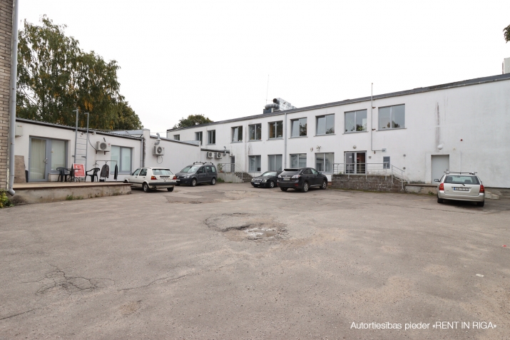 Sludinājumi. Administratīva divstāvu ēkā Purvciemā.  Kopējā ēkas platība 2024,3 m2. Kopējā iznomājamā platība Cena: 1.6e+06 EUR Foto #6