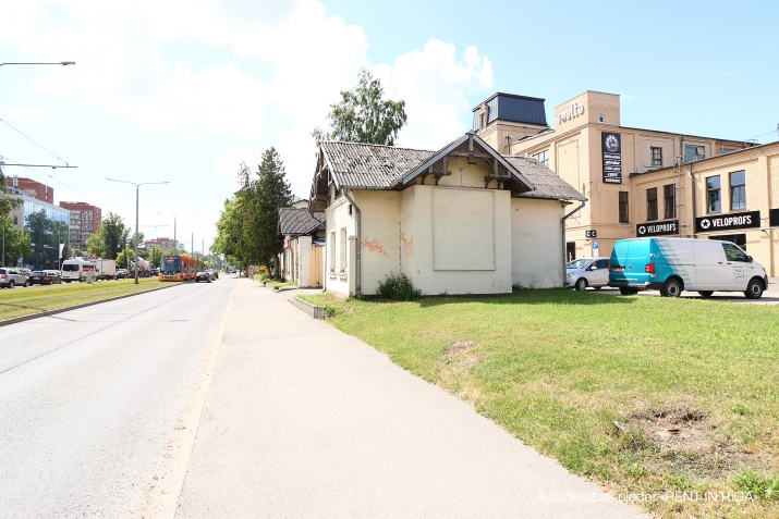 Объявление. Maza estētiska ēka Brīvības ielā. Viegli redzama no visām pusēm, liela cilvēku plūsma. Ērta Цена: 612 EUR/мес. Foto #5