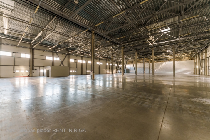 Sludinājumi. Noliktavas Daugavgrīvas un Tvaikoņu ielu krustojumā.  Fasādes ēka, ērta piekļuve no Daugavgrīvas un Cena: 16902 EUR/mēn Foto #1