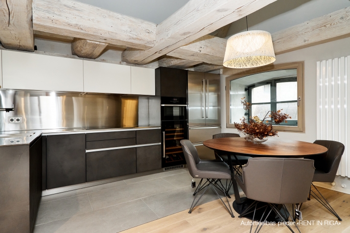 Sludinājumi. Vilhelma Nami Miesnieku ielā 13, 15 un 17 iespējams ir iekārojamākās adresēs Rīgā. Senatnes elpa Cena: 1.115e+06 EUR Foto #4