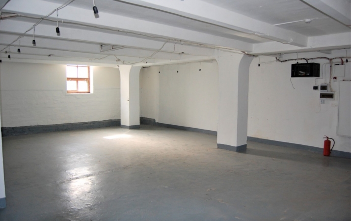 Объявление. Biroja telpas ar noliktavu Juglā.  Logi un ieeja no ēkas fasādes. Pieejama autostāvvieta. Цена: 1000 EUR/мес. Foto #5