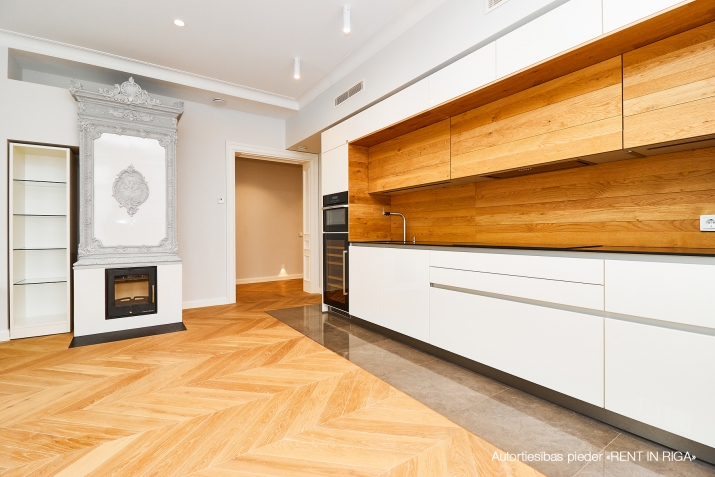 Sludinājumi. \'Elizabetes Rezidence\', viena no spilgtākajām Rīgas arhitektūras mantojuma pērlēm, celta 19. Cena: 620000 EUR Foto #6