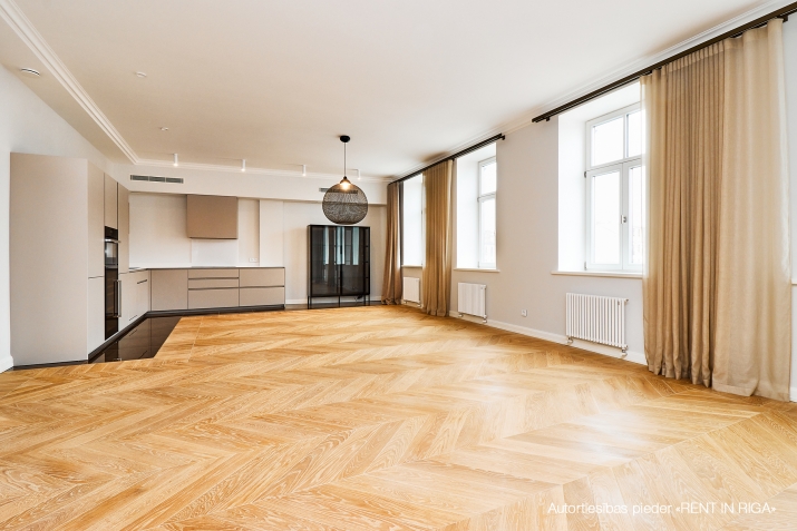 Sludinājumi. \'Elizabetes Rezidence\', viena no spilgtākajām Rīgas arhitektūras mantojuma pērlēm, celta 19. Cena: 900000 EUR Foto #6