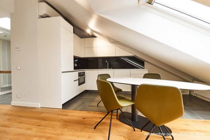 Sludinājumi. \'Elizabetes Rezidence\', viena no spilgtākajām Rīgas arhitektūras mantojuma pērlēm, celta 19. Cena: 530000 EUR Foto #5