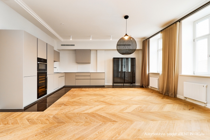 Sludinājumi. \'Elizabetes Rezidence\', viena no spilgtākajām Rīgas arhitektūras mantojuma pērlēm, celta 19. Cena: 705000 EUR Foto #4