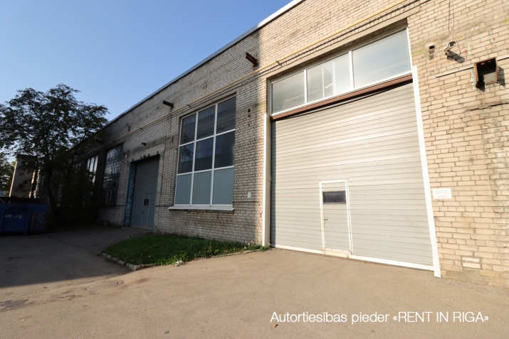 Объявление. Plaša telpas ražošanai vai noliktavai.  + Sakopta, iežogota, asfaltēta un apsragāta teritorija ar Цена: 11715 EUR/мес. Foto #1