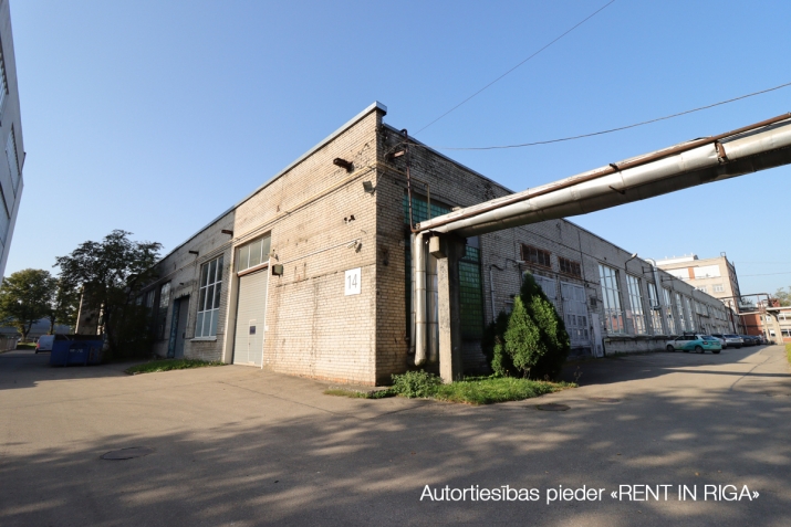 Объявление. Plaša telpas ražošanai vai noliktavai.  + Sakopta, iežogota, asfaltēta un apsragāta teritorija ar Цена: 11715 EUR/мес. Foto #2
