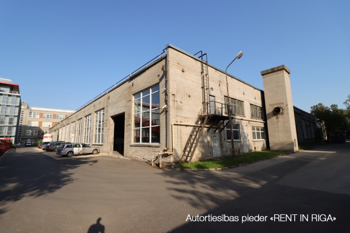 Объявление. Plaša telpas ražošanai vai noliktavai.  + Sakopta, iežogota, asfaltēta un apsragāta teritorija ar Цена: 11715 EUR/мес. Foto #3