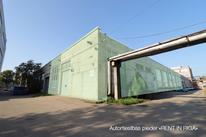 Sludinājumi. Plaša telpas ražošanai vai noliktavai.  + Sakopta, iežogota, asfaltēta un apsragāta teritorija ar Cena: 3500 EUR/mēn Foto #2