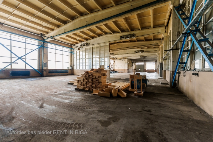 Sludinājumi. Plaša telpas ražošanai vai noliktavai.  + Sakopta, iežogota, asfaltēta un apsragāta teritorija ar Cena: 3500 EUR/mēn Foto #5