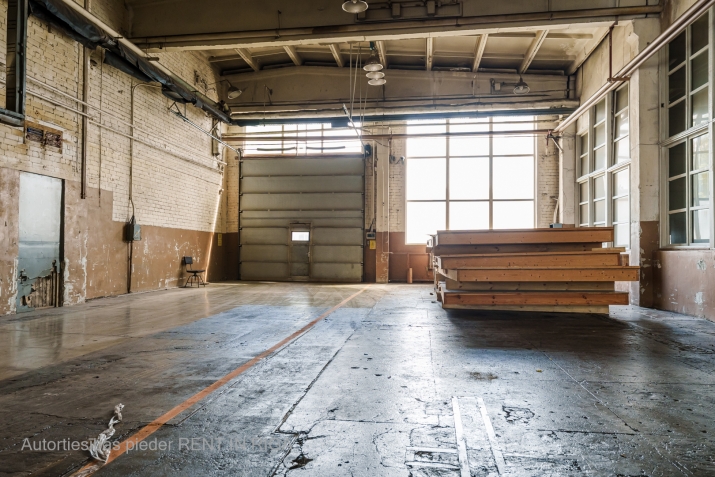 Sludinājumi. Plaša telpas ražošanai vai noliktavai.  + Sakopta, iežogota, asfaltēta un apsragāta teritorija ar Cena: 3500 EUR/mēn Foto #7