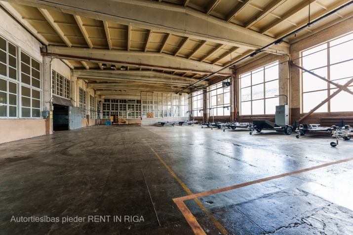 Sludinājumi. Plaša telpas ražošanai vai noliktavai.  + Sakopta, iežogota, asfaltēta un apsragāta teritorija ar Cena: 3500 EUR/mēn Foto #8