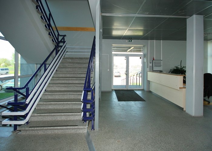 Sludinājumi. Birojs Tīrainē.  3. stāvā.  Platība sastāv no vienas telpas.  Wc koplietošanas koridorī. Cena: 378 EUR/mēn Foto #4