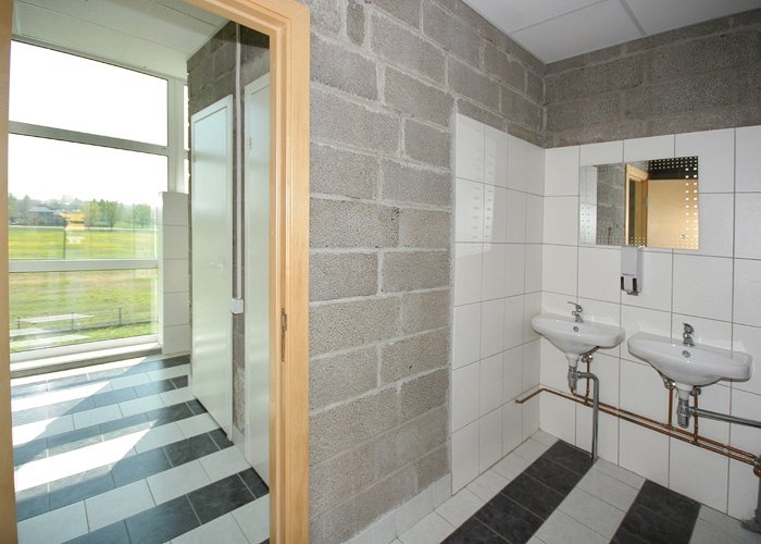 Sludinājumi. Birojs Tīrainē.  3. stāvā.  Platība sastāv no vienas telpas.  Wc koplietošanas koridorī. Cena: 378 EUR/mēn Foto #6