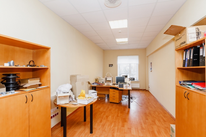 Sludinājumi. Izmanto iespēju iekārtot sev darbam piemērotas biroja telpas telpu kompleksā Dzintars. Telpas Cena: 244 EUR/mēn Foto #6