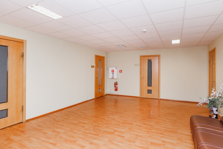 Sludinājumi. Izmanto iespēju iekārtot sev darbam piemērotas biroja telpas telpu kompleksā Dzintars. Telpas Cena: 137 EUR/mēn Foto #3