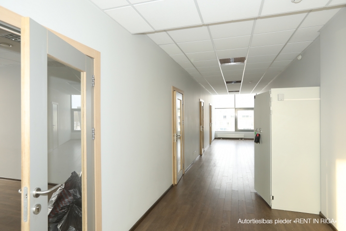 Sludinājumi. Biroja telpas Duntes ielā 15a.  + 6. stāvs. + Platība sastāv no priekštelpas, atvērtas telpas, 6 Cena: 3537 EUR/mēn Foto #9