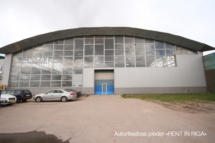 Sludinājumi. Noliktavas / ražotnes telpas ar augstiem griestiem un diviem paceļamajiem vārtiem.   + Noliktavās Cena: 18090 EUR/mēn Foto #6