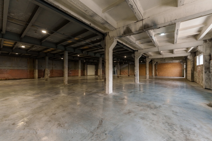 Sludinājumi. Plašas, sausas ražošanas telpas Ulriekstes ielā pie tirdzniecības ostas Rīga.   Telpas atrodas 1. Cena: 2592 EUR/mēn Foto #3