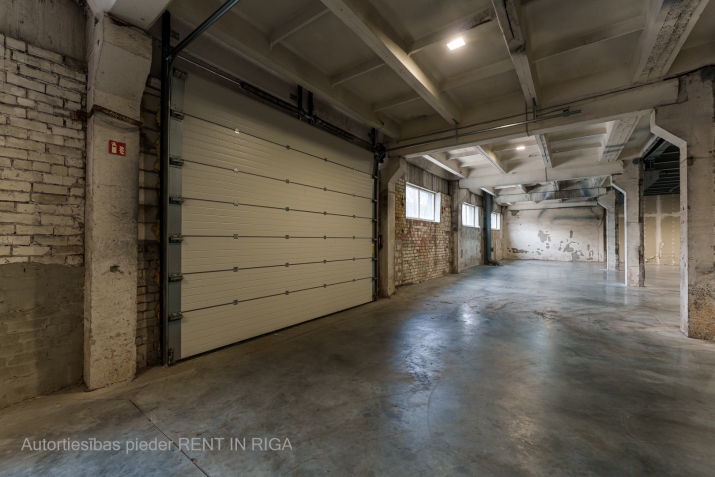 Sludinājumi. Plašas, sausas ražošanas telpas Ulriekstes ielā pie tirdzniecības ostas Rīga.   Telpas atrodas 1. Cena: 2592 EUR/mēn Foto #4