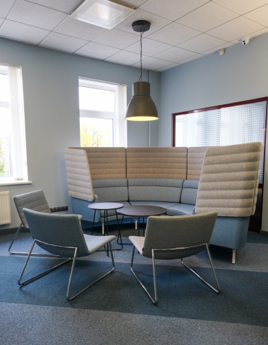 Объявление. Для покупки предлагается трехэтажное здание на улице Бривибас.  Полезная / арендуемая площадь: Цена: 1.1469e+06 EUR Foto #8