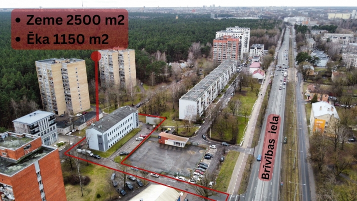 Объявление. Для покупки предлагается трехэтажное здание на улице Бривибас.  Полезная / арендуемая площадь: Цена: 1.1469e+06 EUR Foto #1