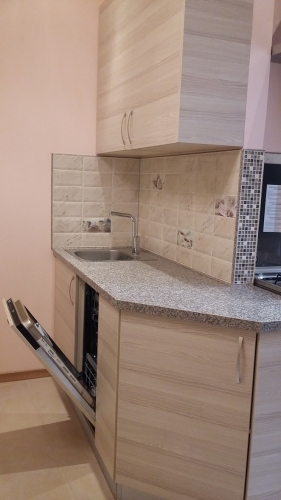 Sludinājumi. No jūlija vidus piedāvājam ilgtermiņā īrei mājīgu un siltu 3 istabu studio tipa dzīvokli klusā Cena: 550 EUR/mēn Foto #2
