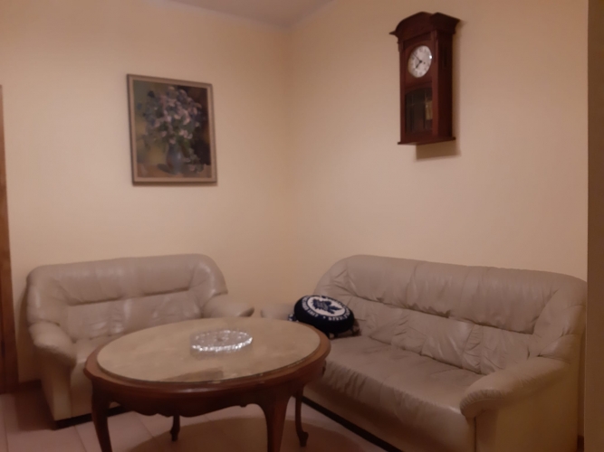 Sludinājumi. No jūlija vidus piedāvājam ilgtermiņā īrei mājīgu un siltu 3 istabu studio tipa dzīvokli klusā Cena: 550 EUR/mēn Foto #3