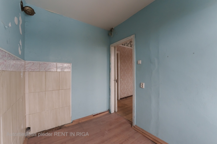Sludinājumi. Pārdod neremontētu 3 istabu dzīvokli renovētā mājā. Logi izvietoti uz iekšpagalmu. Četru ēku slēgts Cena: 60088 EUR Foto #9