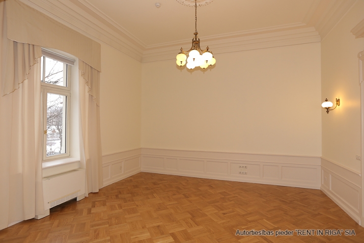 Sludinājumi. Respektabls birojs Rīgas klusajā centrā. Birojs atrodas ēkā Jura Alunāna ielā 2. Ēka celta pēc Cena: 7344 EUR/mēn Foto #5