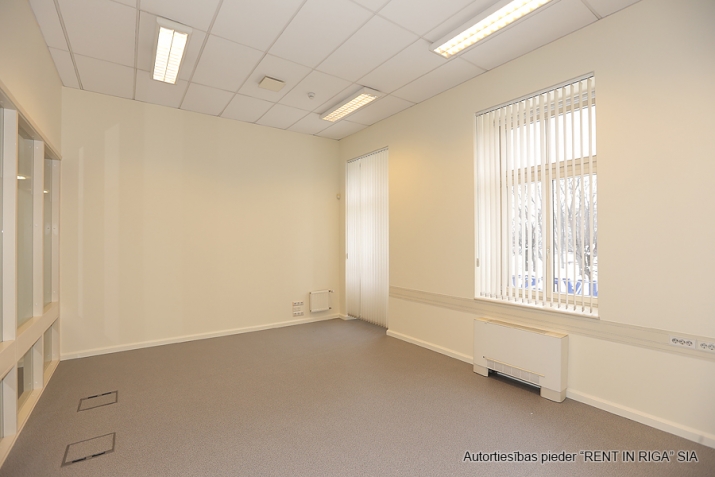 Sludinājumi. Respektabls birojs Rīgas klusajā centrā. Birojs atrodas ēkā Jura Alunāna ielā 2. Ēka celta pēc Cena: 7344 EUR/mēn Foto #7