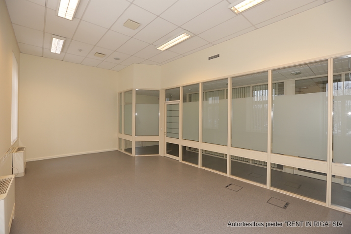 Sludinājumi. Respektabls birojs Rīgas klusajā centrā. Birojs atrodas ēkā Jura Alunāna ielā 2. Ēka celta pēc Cena: 7344 EUR/mēn Foto #8