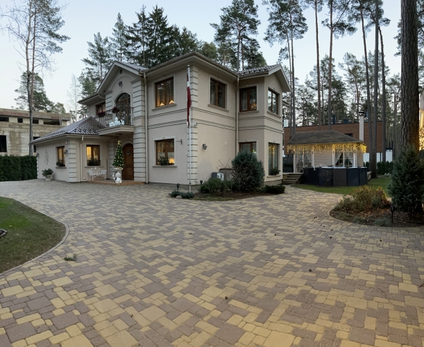 Объявление. Дом в центре города Юрмала. Общая площадь 365 м2. Дом находится в парковой зоне. До концертного Цена: 990000 EUR Foto #4