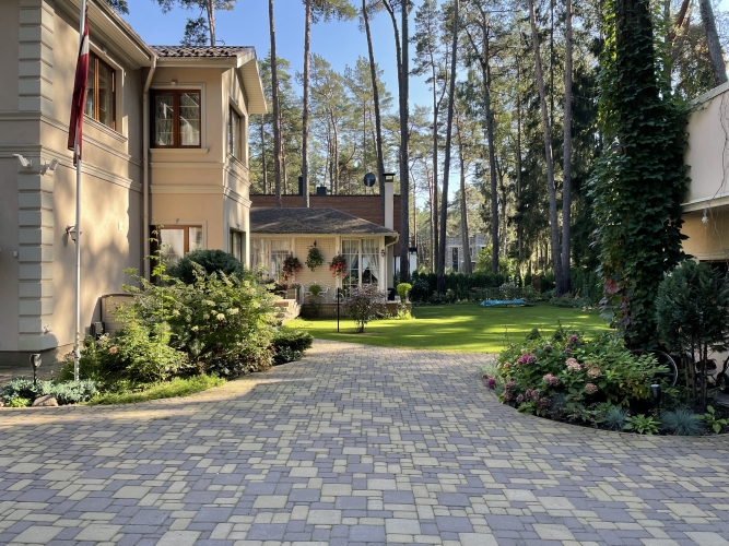 Объявление. Дом в центре города Юрмала. Общая площадь 365 м2. Дом находится в парковой зоне. До концертного Цена: 990000 EUR Foto #9