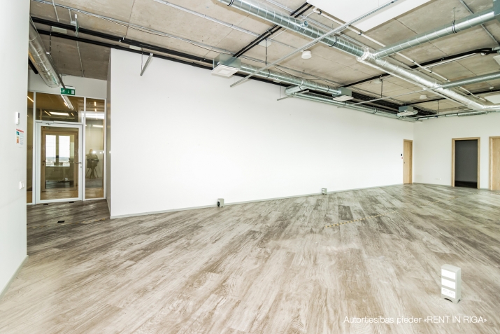 Объявление. Biroja telpas biroju ēkas Place Eleven 11. stāvā.  Birojs sastāv no vienas atvērta tipa darba Цена: 3440 EUR/мес. Foto #2