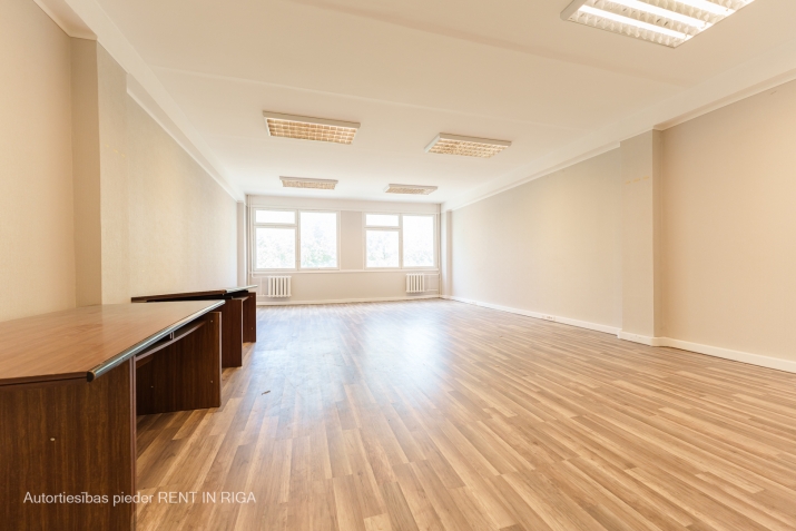Sludinājumi. Tiek iznomātas telpas biroja un noliktavas vajadzībām.  + iespējams nomāt ilgtermiņā; + pieejams Cena: 330 EUR/mēn Foto #1